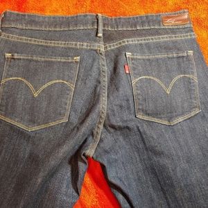 Levi's Demi Curve Flare...sz 30